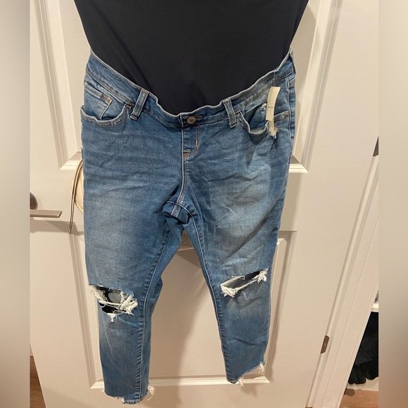 Abercrombie & Fitch Denim - Abercrombie Maternity Jean. Skinny ankle crop!